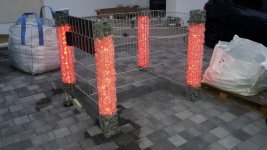 M&uuml;lleimer Port mit 4 S&auml;ulen in Arbeit