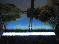 2 x 1m in der Erde mit Glasbrocken und Farbwechsel und Hintergrund bedruckte ALU BOND platten